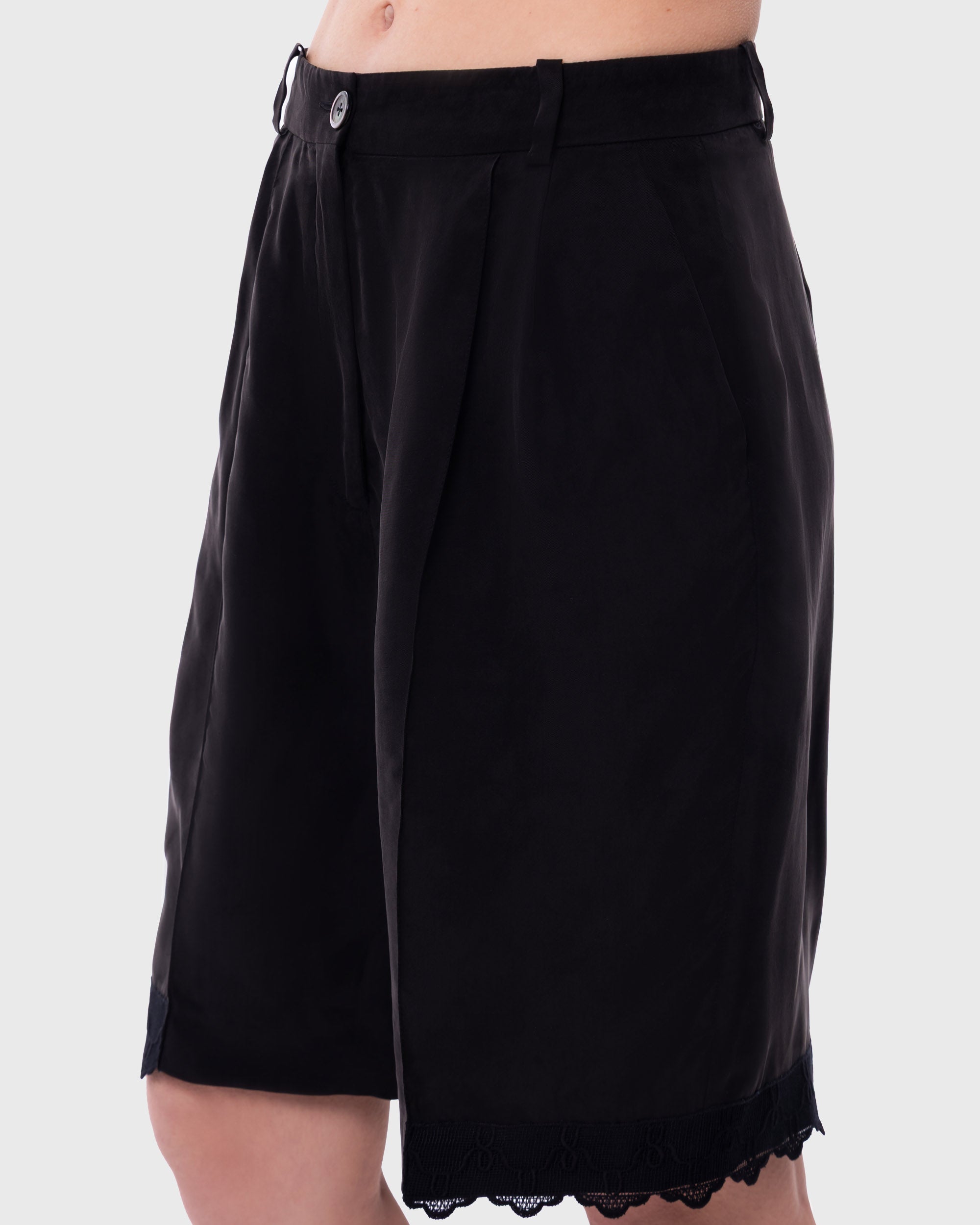 شورت هيلانا