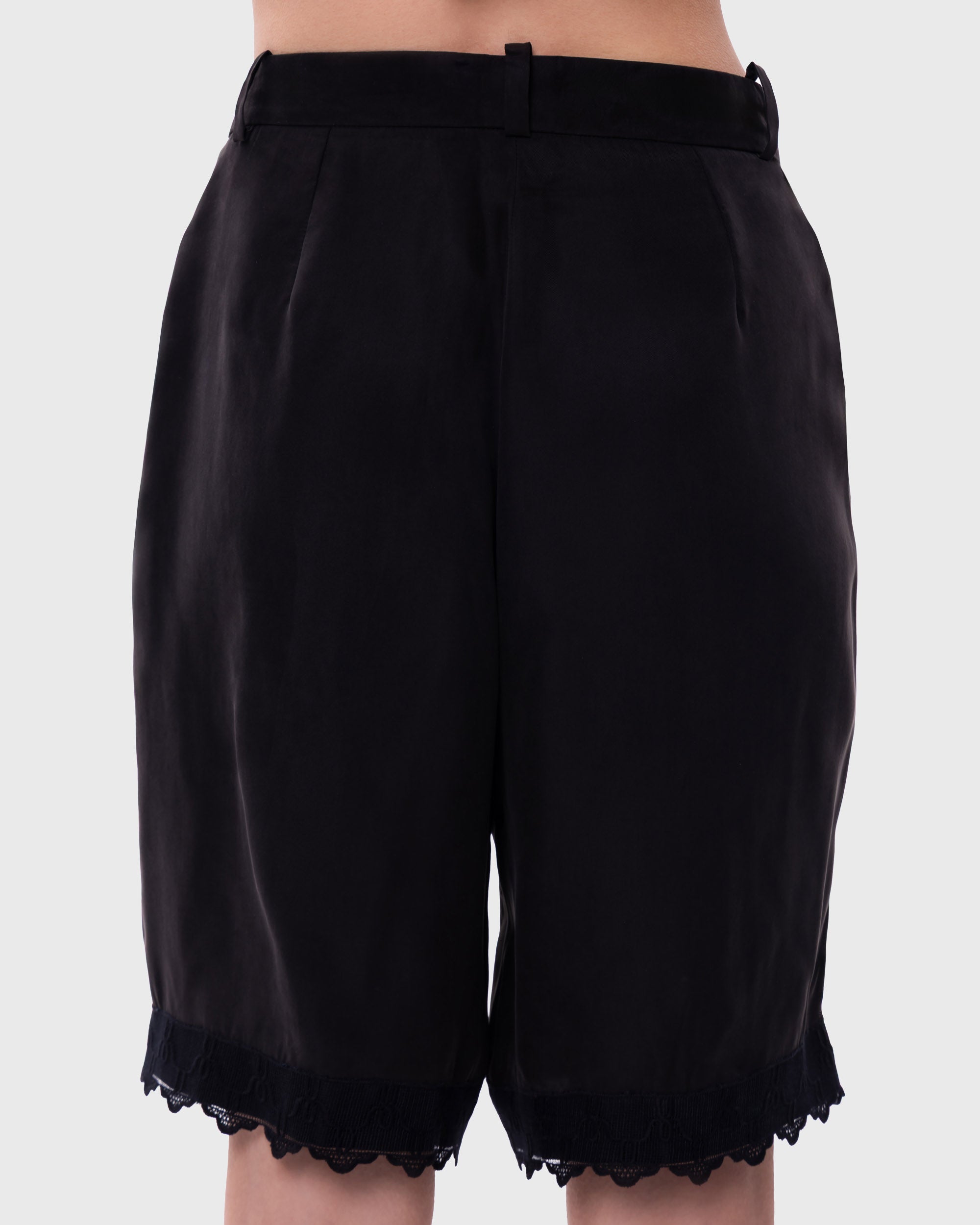 شورت هيلانا