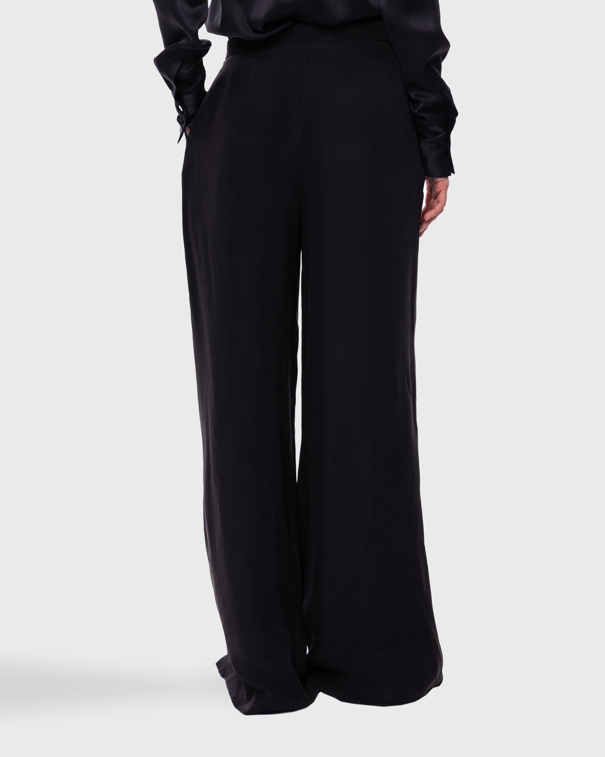 بنطال هيلانا