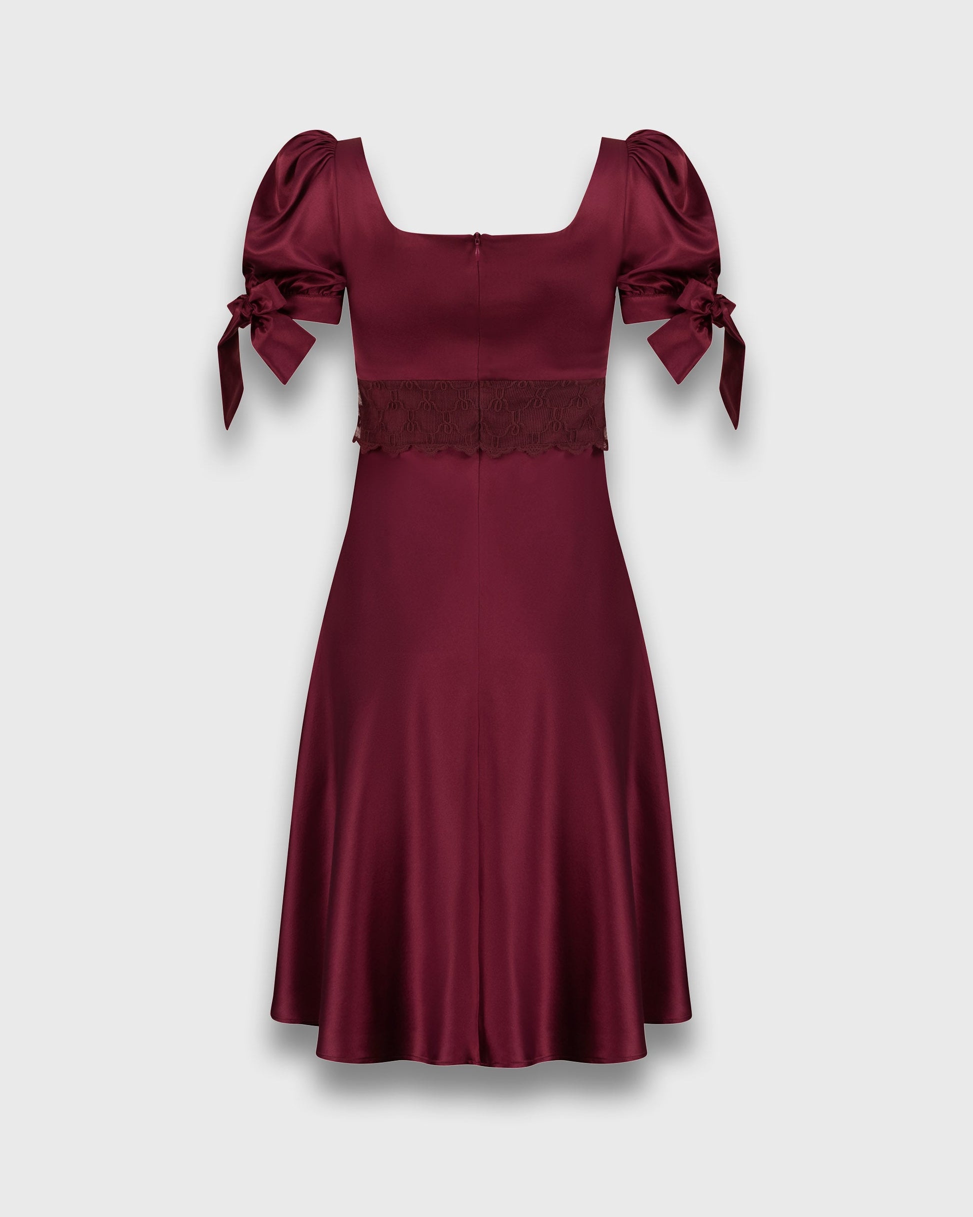Crafted from 22 momme stretch silk satin, this silk dress combines a soft hand-feel, fluid drape, and gentle flexibility for comfort. 