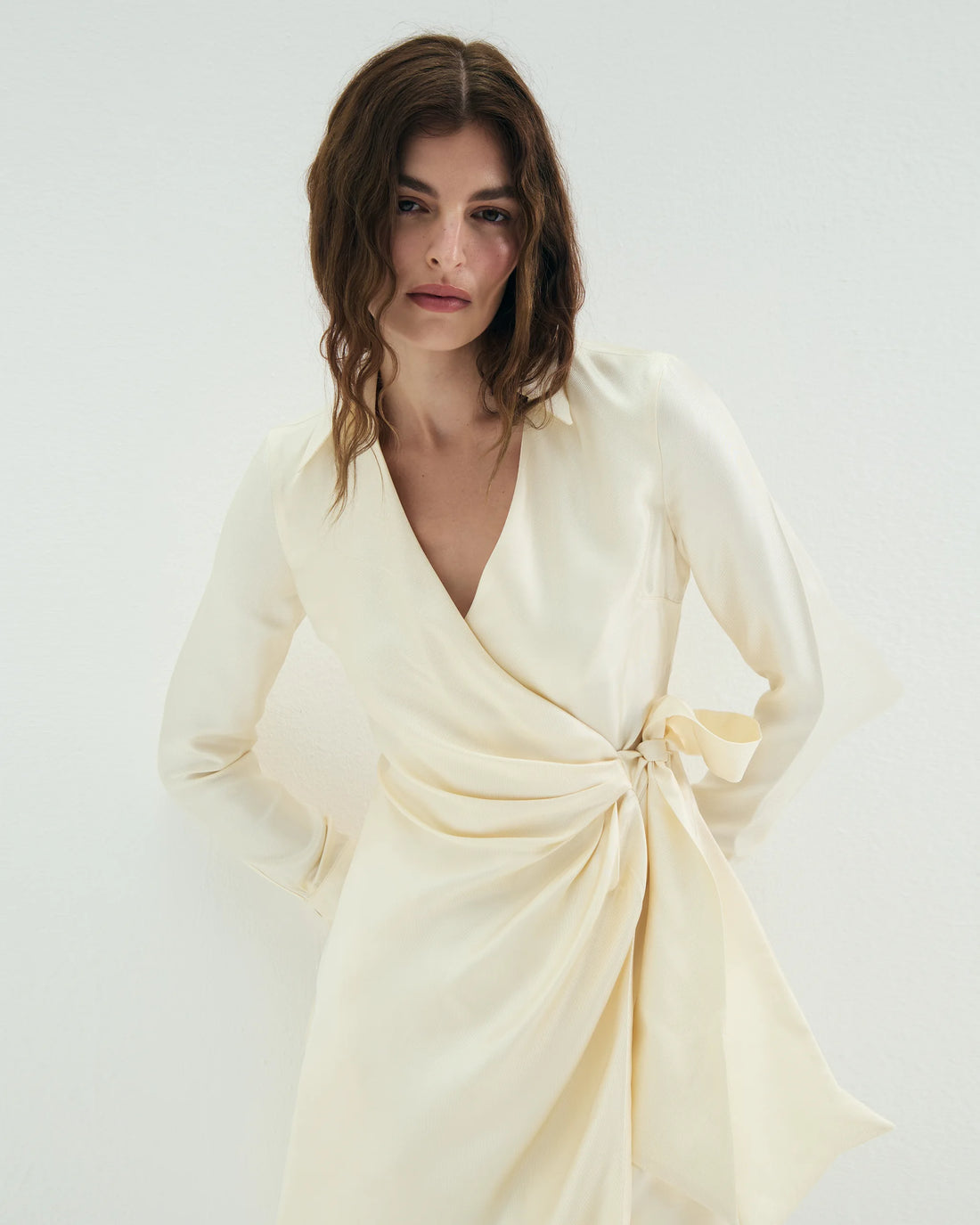 Crafted from 22 momme silk twill, this silk wrap dress combines a smooth hand-feel with structured drape and refined fluidity. 