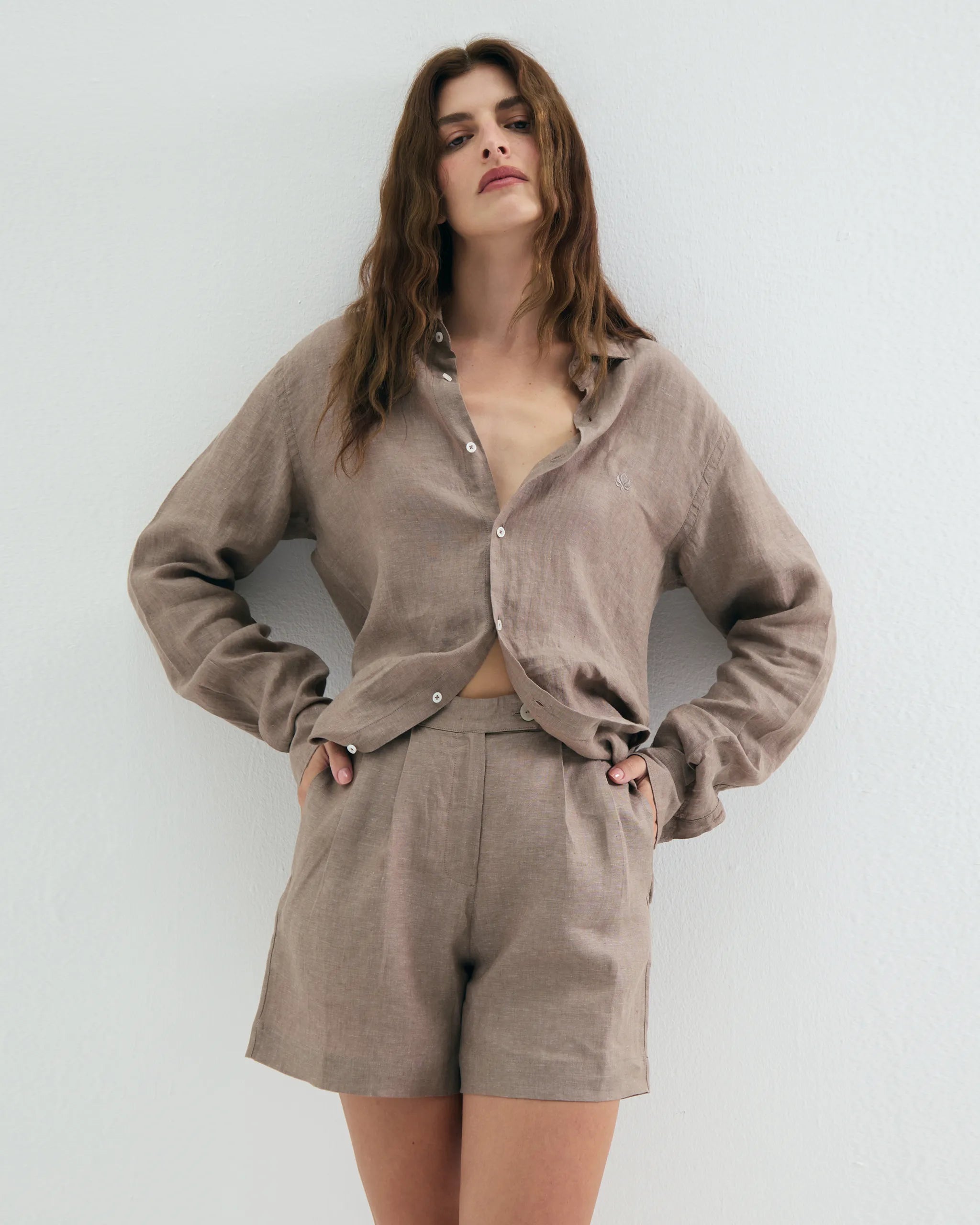 DIBAJJ Arda Linen Shorts (Maroon)