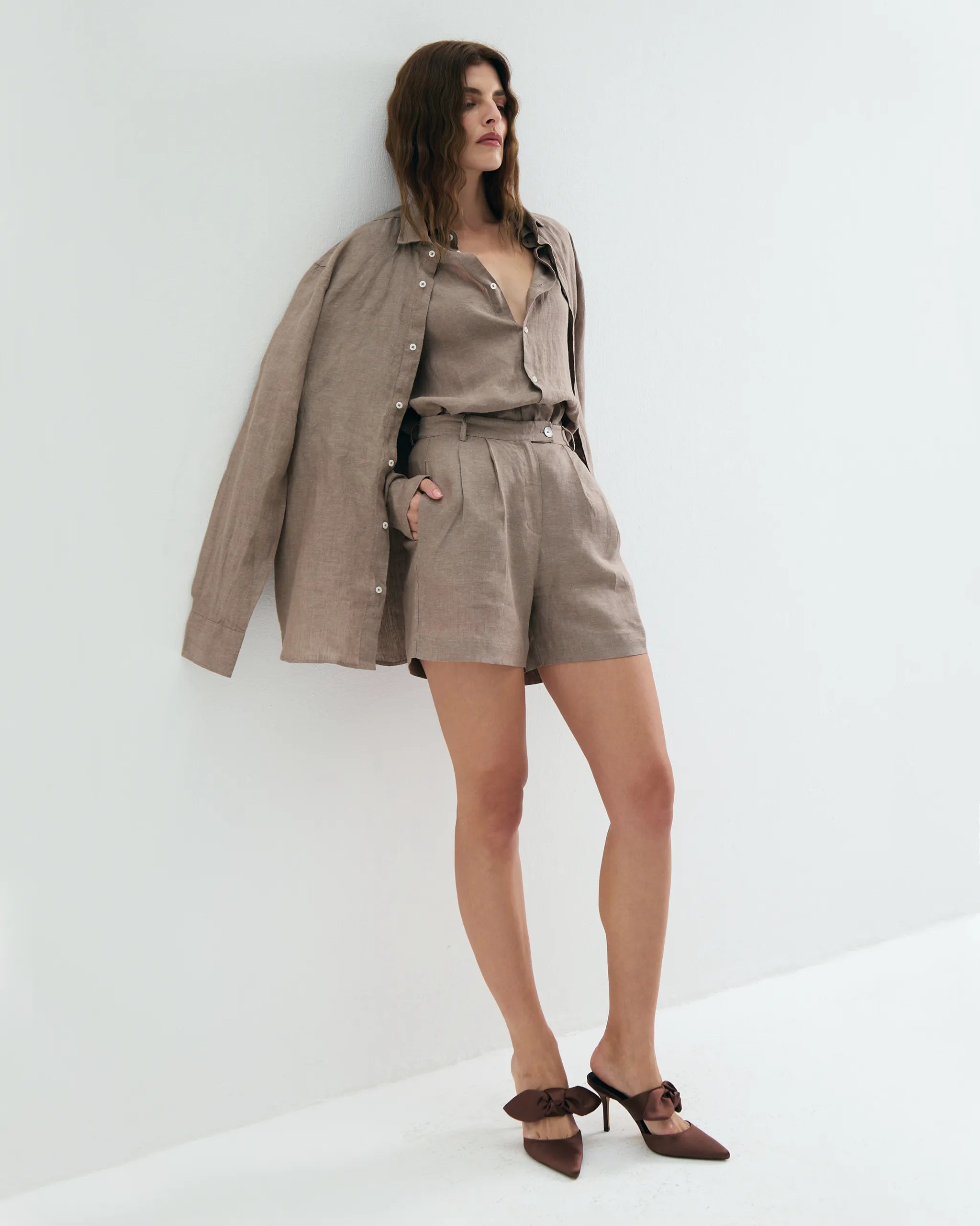 DIBAJJ Arda Linen Shorts (Maroon)